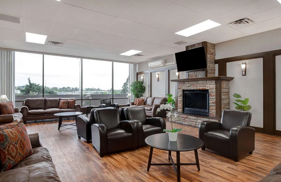 Days Inn By Wyndham Calgary South-1