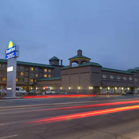 Days Inn By Wyndham Calgary South-3